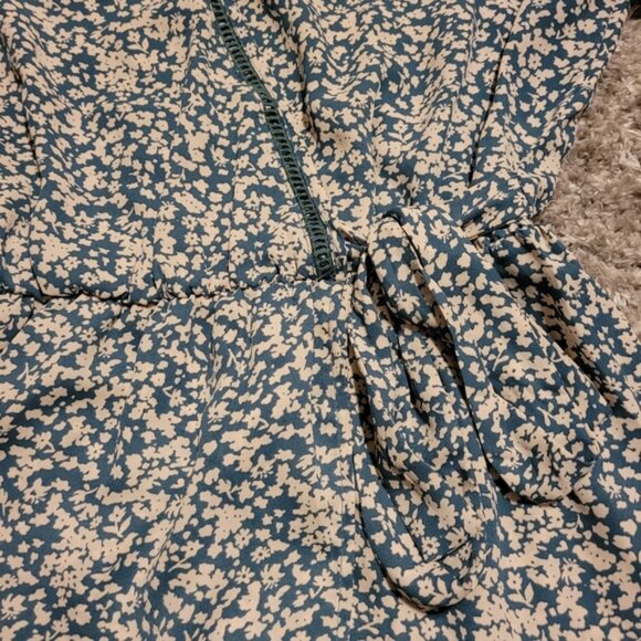 Sienna Sky Flora Wrap top - Picture 2 of 2